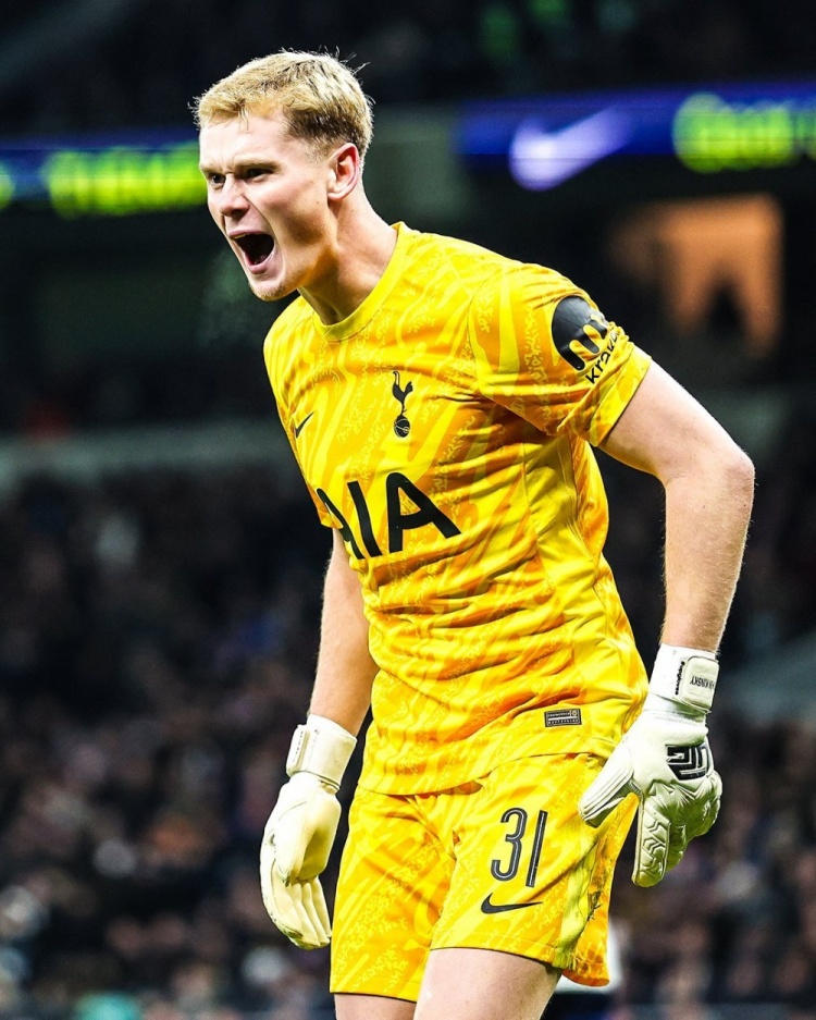 父子同名、也同是守門員的安東寧-金斯基