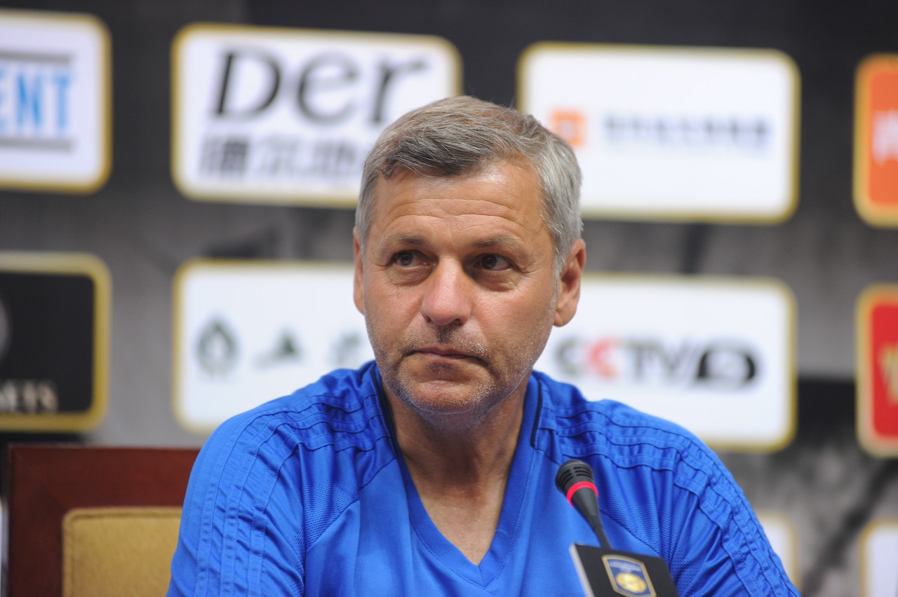 熱內(nèi)西奧：輸給利物浦會(huì)讓里爾成長(zhǎng)，我們?nèi)鄙僖稽c(diǎn)點(diǎn)瘋狂