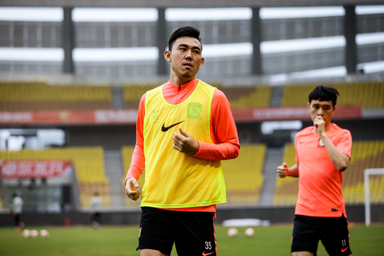 太TM快了！博主統(tǒng)計李學鵬生涯數(shù)據(jù)：俱樂部305場4球，國家隊32場