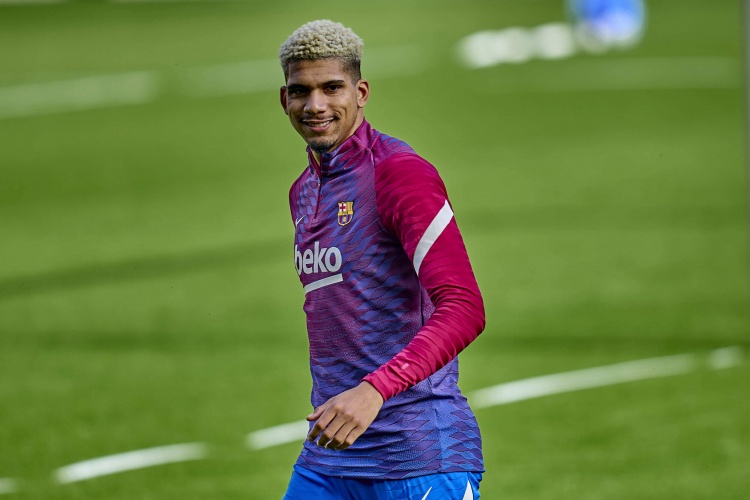 全尤文：尤文冬季有意巴薩中衛(wèi)，想租借阿勞霍或克里斯滕森6個(gè)月