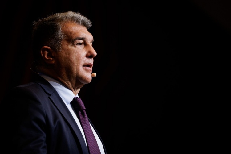 每體:拉波爾塔給巴薩球員開會通報奧爾莫、維克托注冊的情況