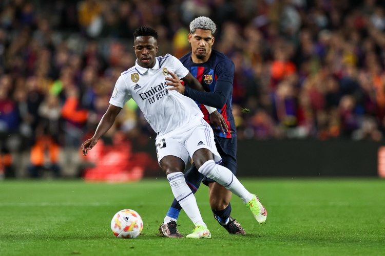 全市場：尤文不斷向巴薩施加壓力，巴薩很快就會(huì)決定阿勞霍的未來