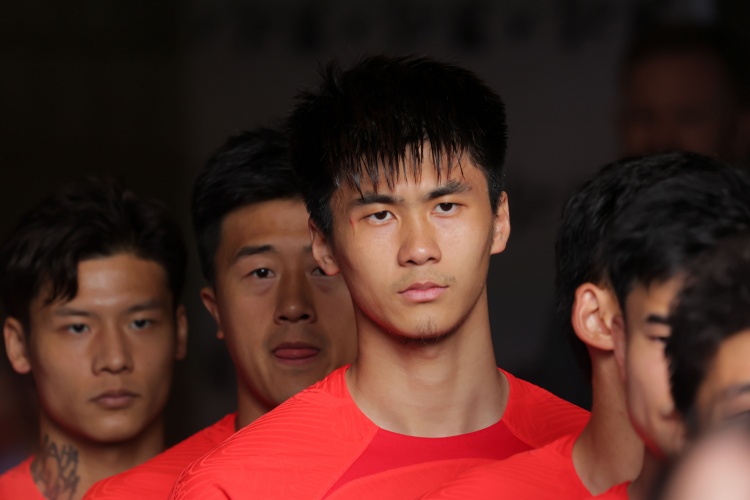 吳少聰今天下午抵達(dá)海口，準(zhǔn)備參加9日開始的國足集訓(xùn)