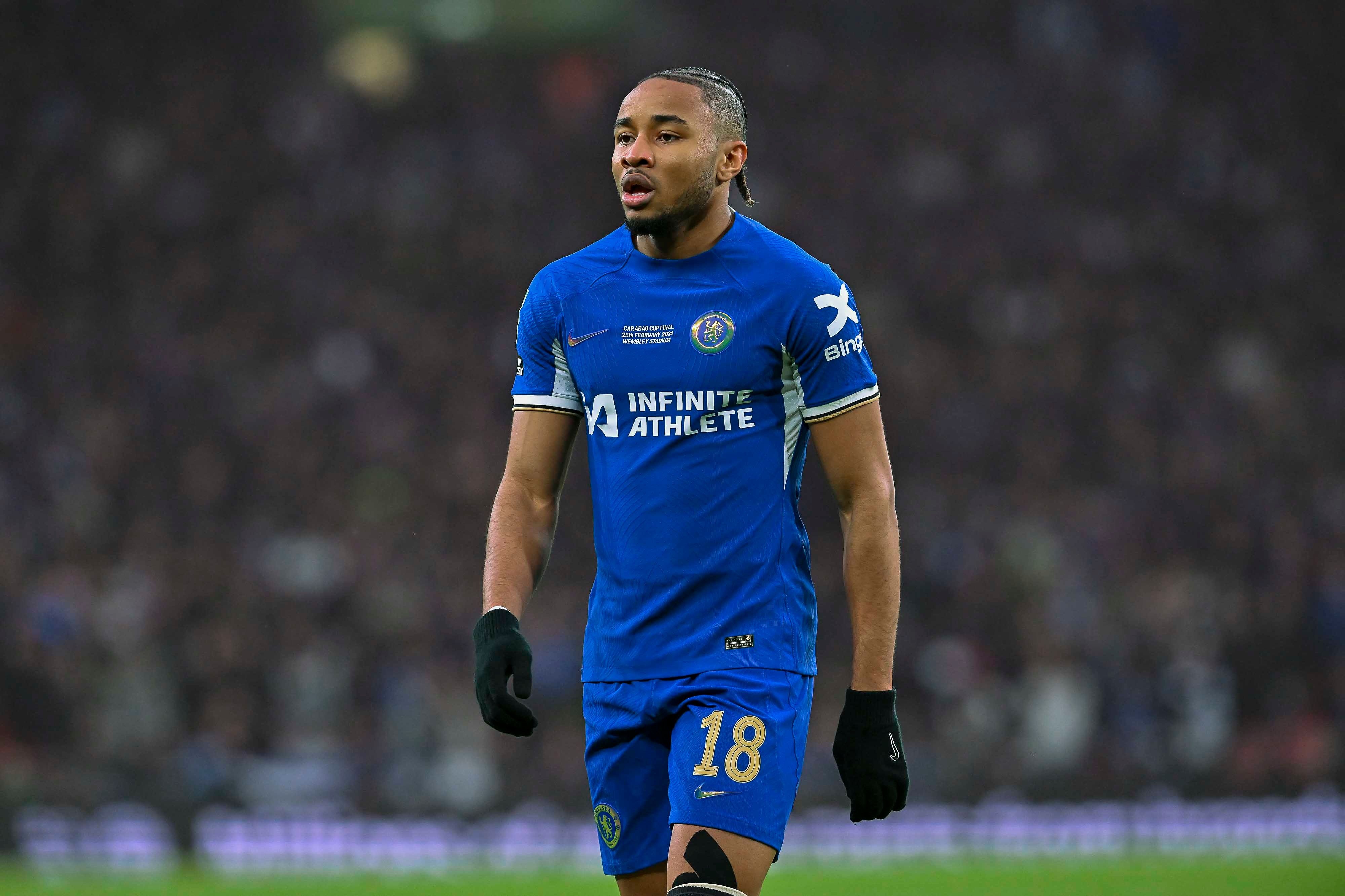 電訊報(bào)：切爾西想1月引援，若恩昆庫(kù)等人愿離隊(duì)&藍(lán)軍會(huì)聽(tīng)取報(bào)價(jià)