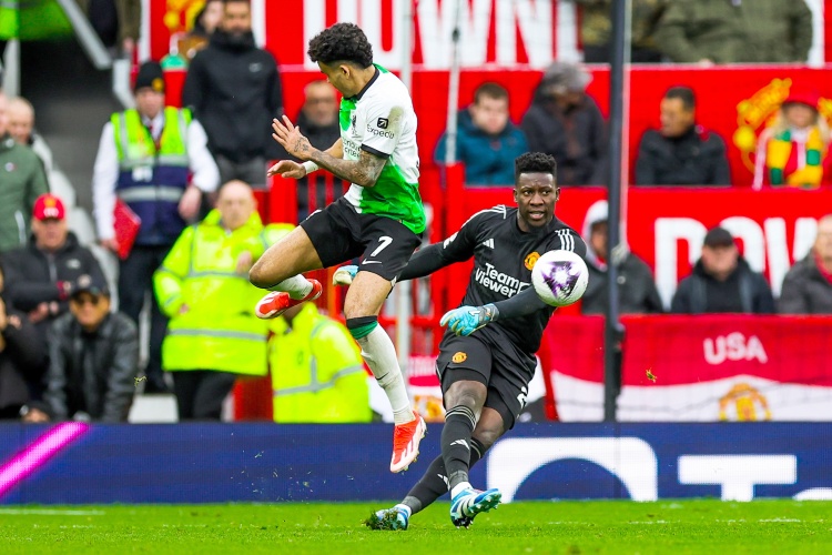 黃健翔：前段時(shí)間C羅提出曼聯(lián)魚(yú)缸論，利物浦會(huì)是砸碎魚(yú)缸的嗎？