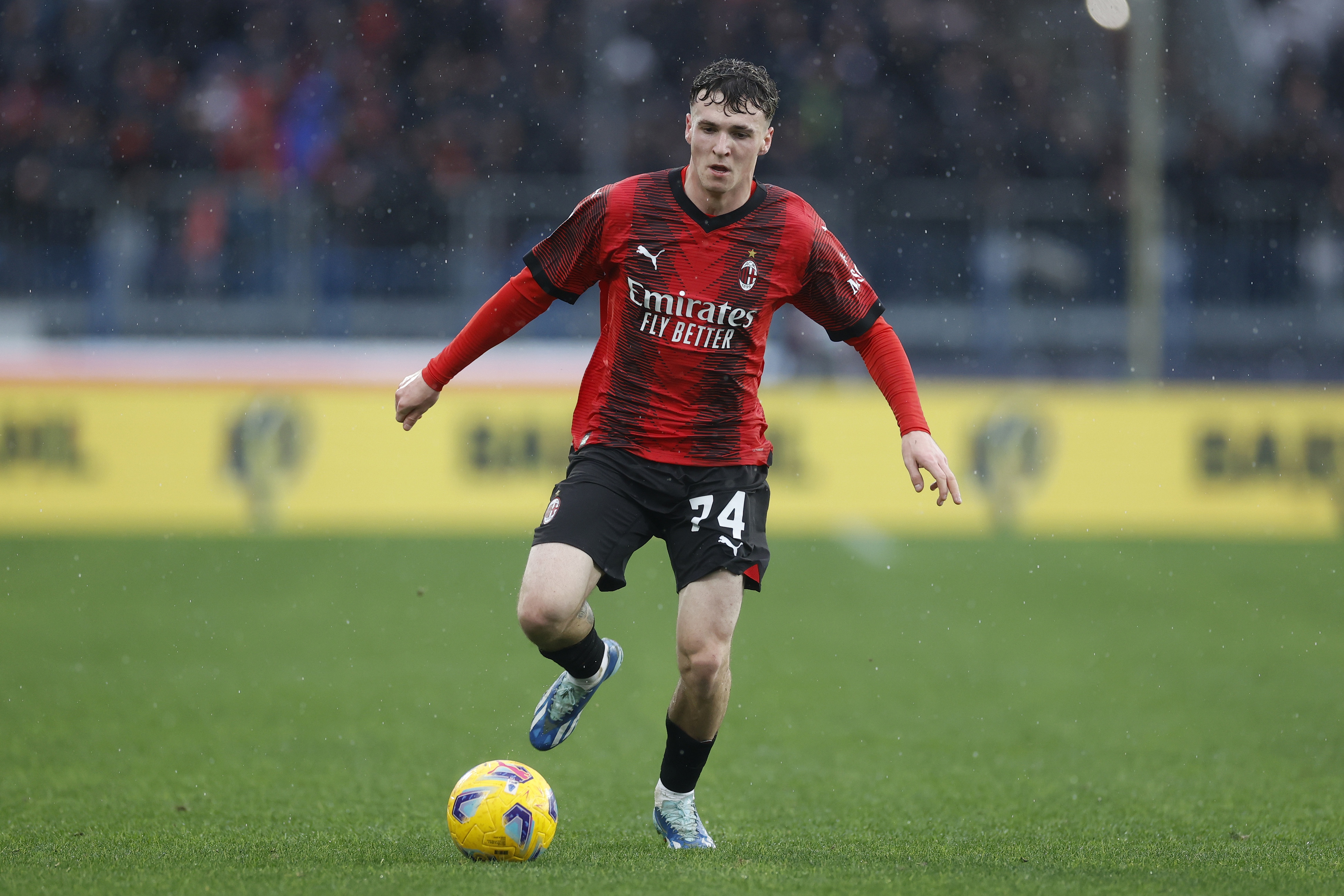 記者：米蘭小將希門尼斯在比賽中遭遇肌肉問題，將接受評(píng)估和檢查