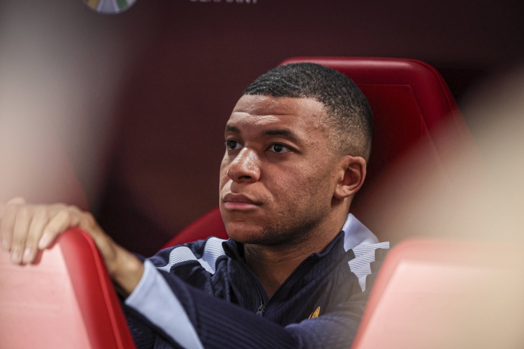 埃弗拉：姆巴佩永遠(yuǎn)無(wú)法和亨利相提并論，他比帕潘都差得老遠(yuǎn)