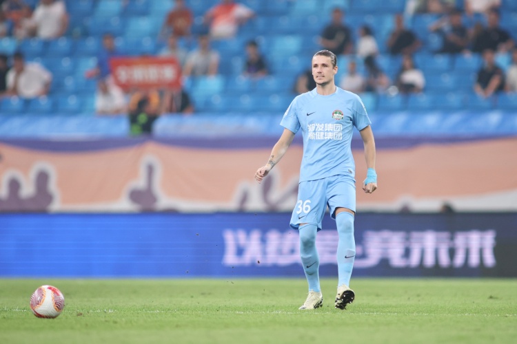 鐵閘歸來！河南隊(duì)外援邁達(dá)納返回中國，曬圖抵達(dá)北京首都國際機(jī)場