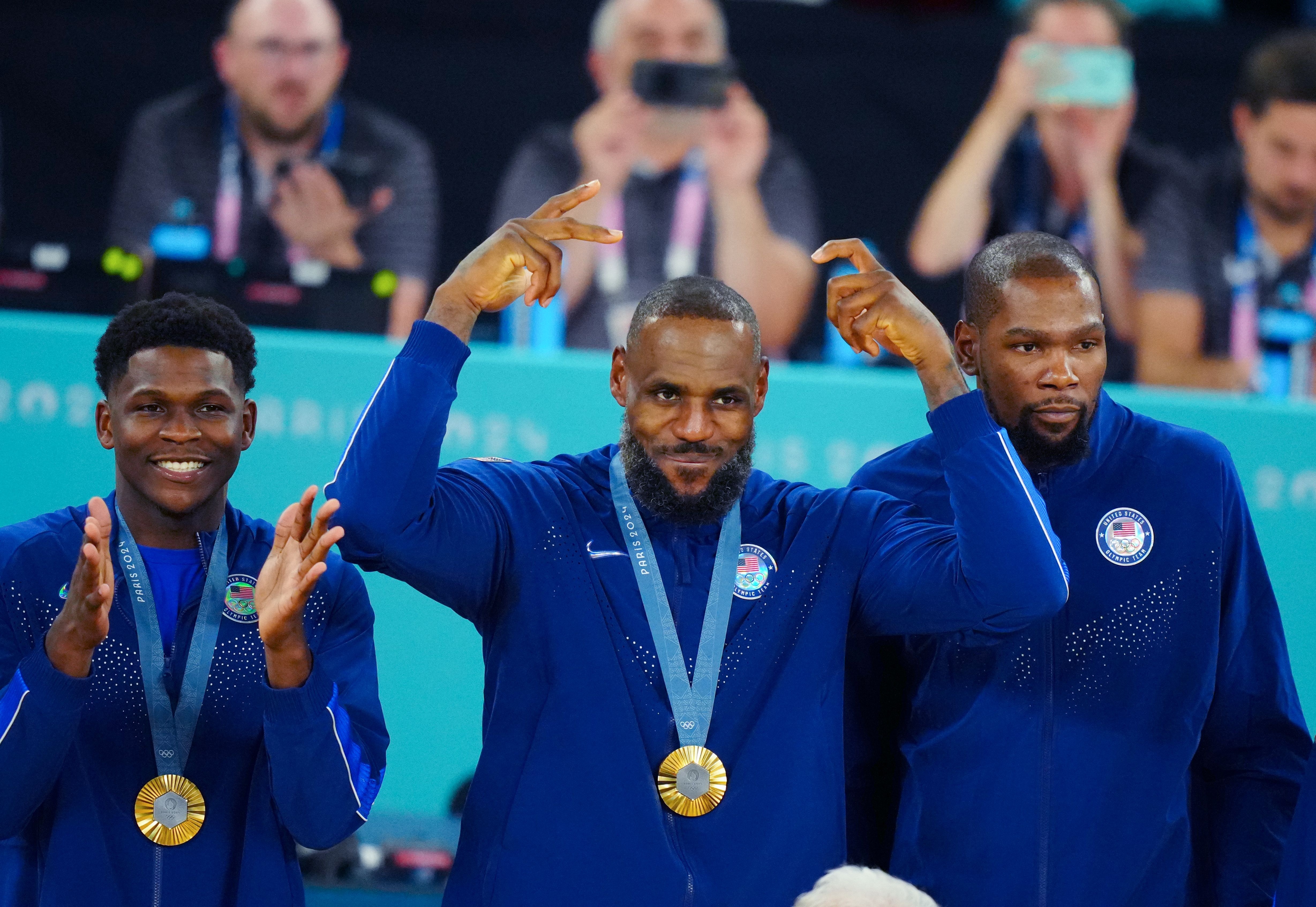 愛(ài)德華茲:和美國(guó)隊(duì)隊(duì)友相見(jiàn)沒(méi)什么意思 我想擊敗他們?cè)僬f(shuō)垃圾話