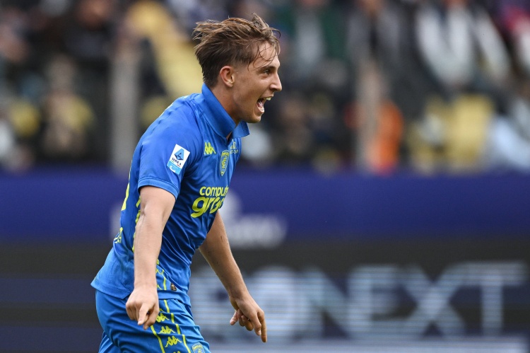 迪馬:那不勒斯為法齊尼報(bào)價(jià)高于拉齊奧,球員未進(jìn)本輪意甲大名單