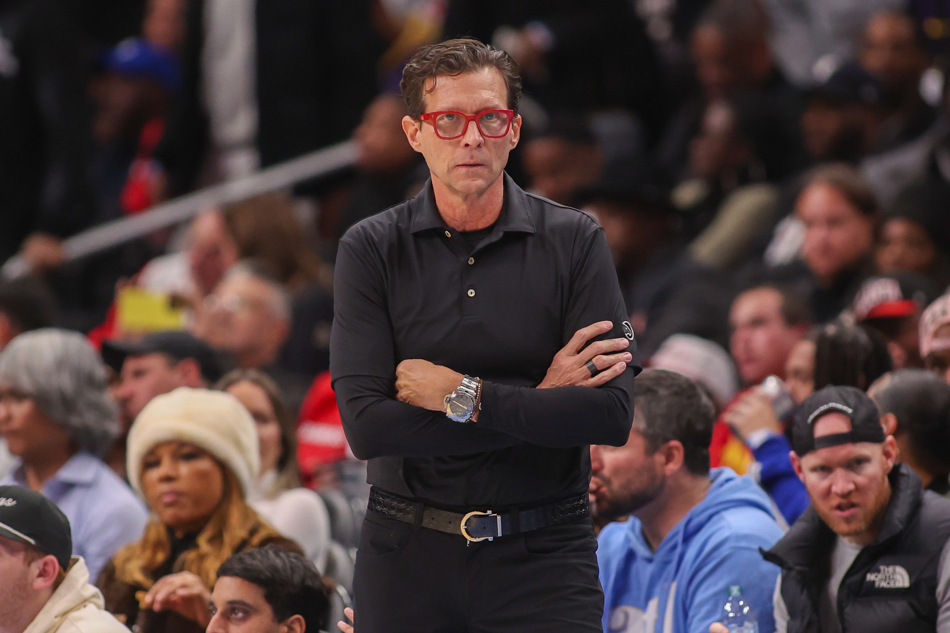 名記：澳大利亞男籃有意聘請斯奈德?lián)沃鹘叹? /></p><p>2月1日訊 據(jù)The Stein Line記者Jake Fischer報道，澳大利亞國家隊有意聘請老鷹主教練斯奈德?lián)沃鹘叹殹?/p><p>消息人士透露，澳大利亞男籃執(zhí)行總經(jīng)理杰森-史密斯本周已飛往美國，與斯奈德以及至少另一位該職位候選人、華盛頓奇才隊助理教練亞當(dāng)-卡蓬會面。</p><p>消息人士還稱，魔術(shù)隊助理教練布雷特-布里爾邁爾以及前籃網(wǎng)隊和火箭隊助理教練威爾-韋弗也已就該職位進(jìn)行了多次面試。曾帶領(lǐng)德國隊在2023年國際籃聯(lián)籃球世界杯奪冠的加拿大籍教練戈登-赫伯特，也是該職位的最終候選人之一。</p>                                <div style=