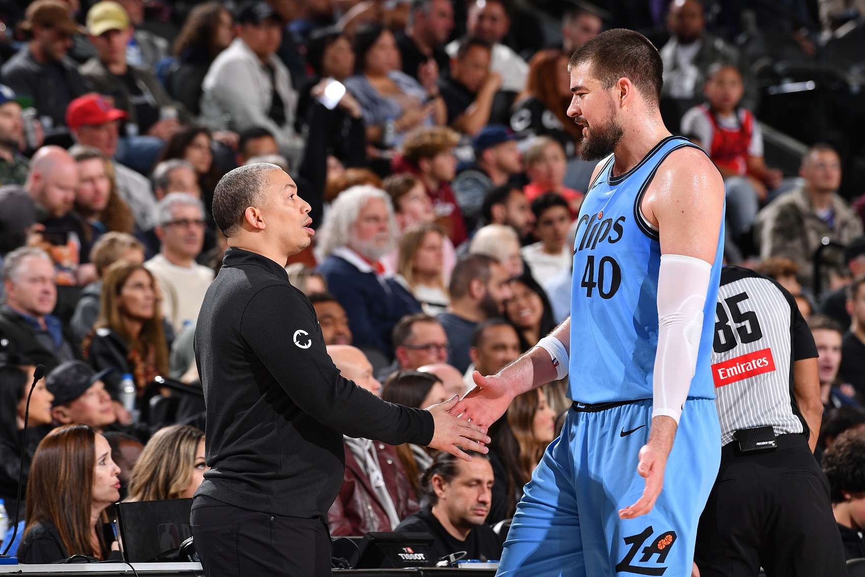 泰倫-盧:當(dāng)東契奇尋求點(diǎn)名祖巴茨時 湖人的進(jìn)攻變得停滯