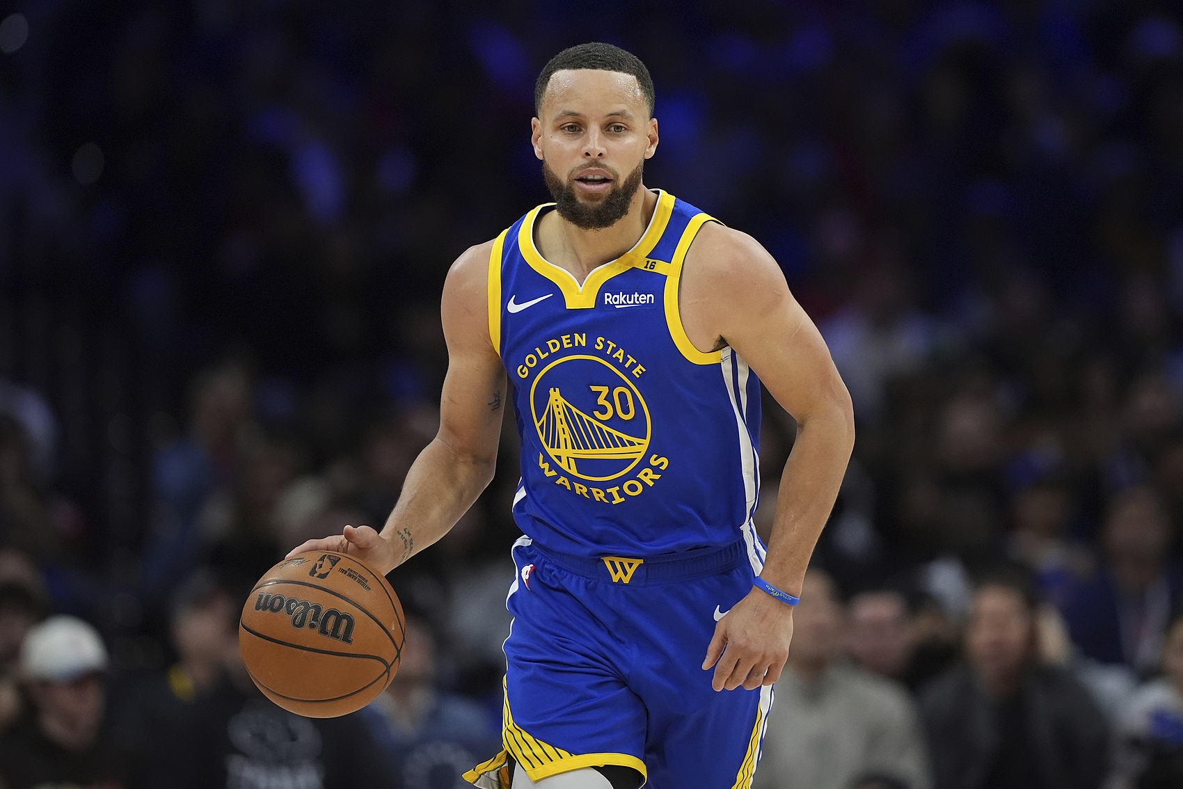 庫(kù)里:活塞有獨(dú)特的球風(fēng) 他們的身體對(duì)抗性特別強(qiáng)