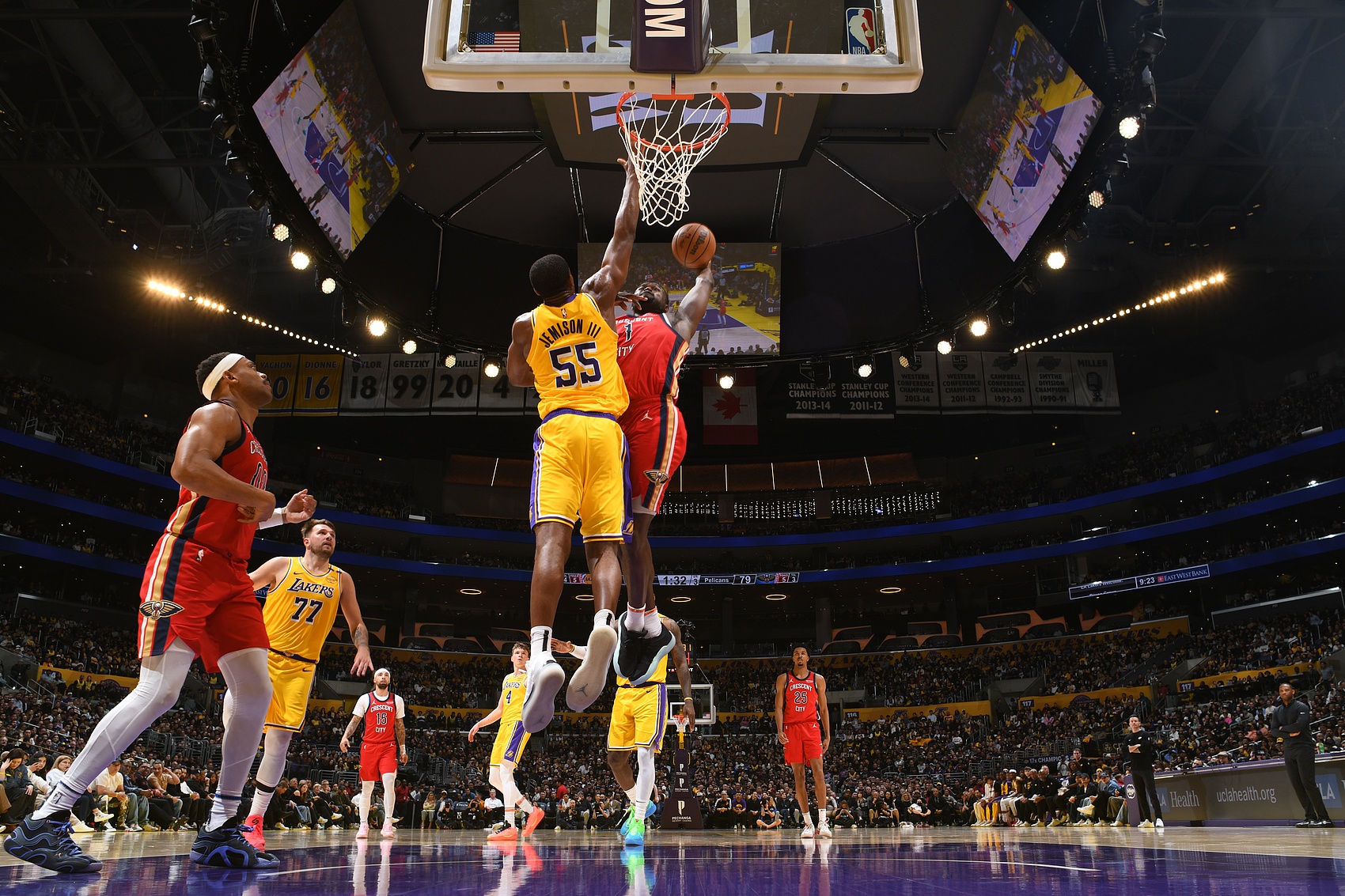 接近每分鐘1分!錫安過(guò)去10場(chǎng)合計(jì)出戰(zhàn)280分鐘 砍下275分