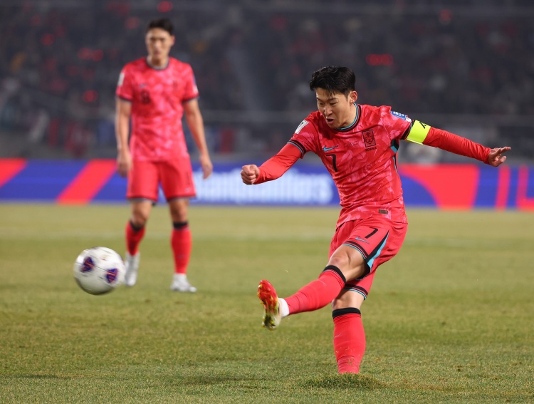 圖為韓國vs阿曼，孫興慜在高陽綜合體育場比賽